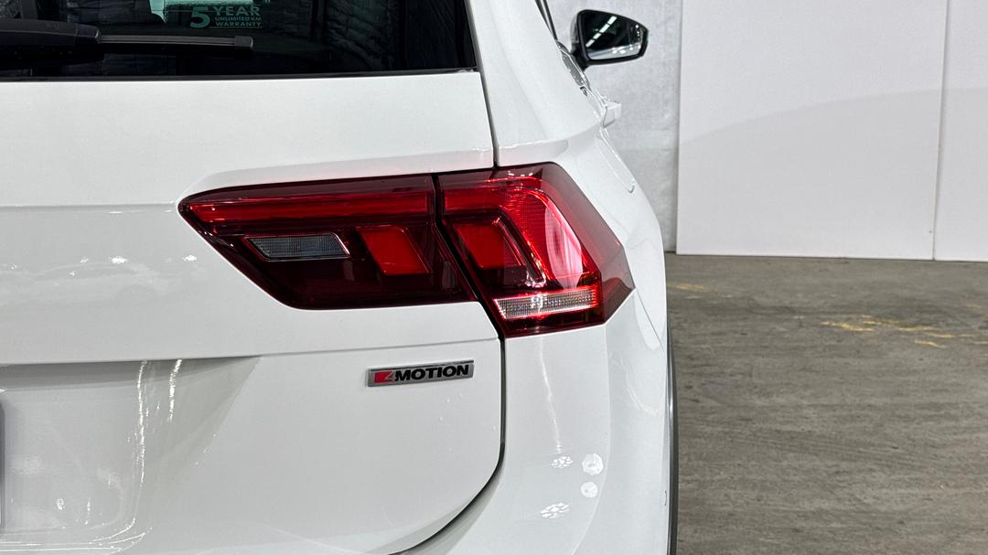 2019 Volkswagen Tiguan 132 Tsi R-line Edition, Automatic, 104931 km, Badge (Boot Right Side)