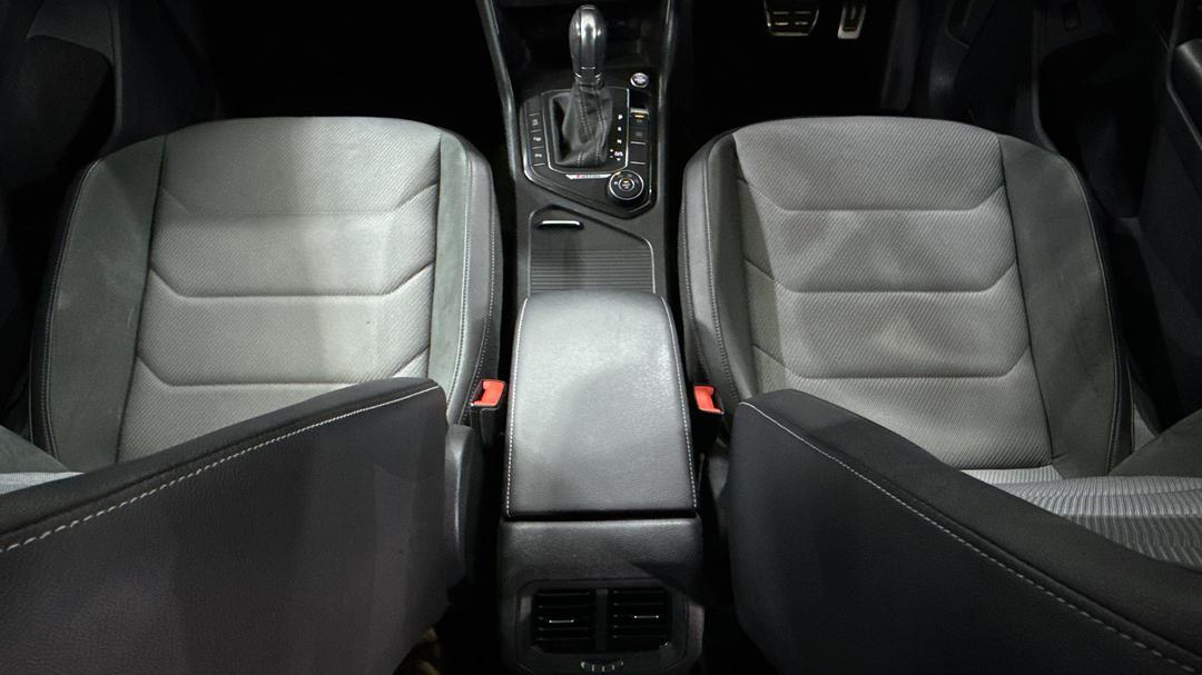 2019 Volkswagen Tiguan 132 Tsi R-line Edition, Automatic, 104931 km, Center Console
