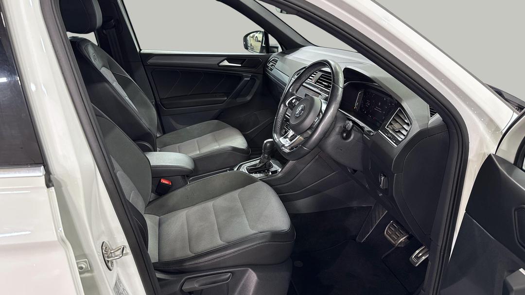 2019 Volkswagen Tiguan 132 Tsi R-line Edition, Automatic, 104931 km, Right Side Front Door Cabin View