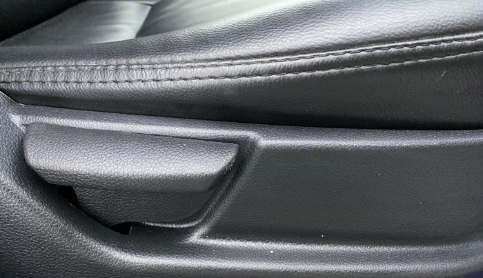 2017 Hyundai Eon MAGNA PLUS, Petrol, Manual, 25,201 km, Driver Side Adjustment Panel