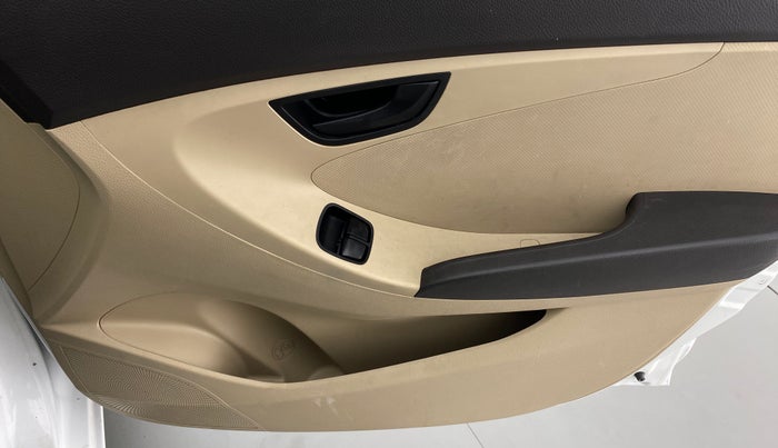 2017 Hyundai Eon MAGNA PLUS, Petrol, Manual, 25,201 km, Driver Side Door Panels Control