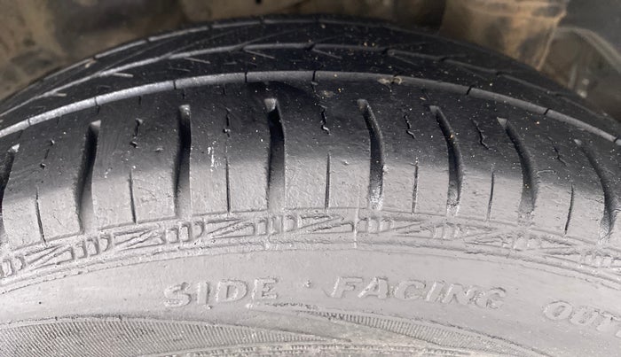 2017 Hyundai Eon MAGNA PLUS, Petrol, Manual, 25,201 km, Left Rear Tyre Tread