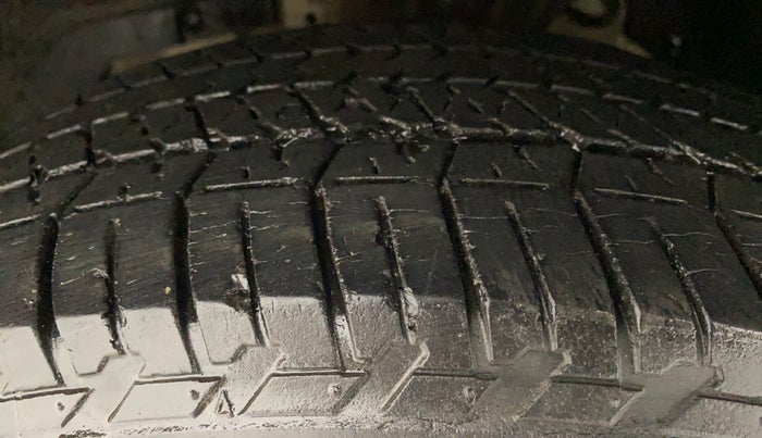 2018 Mahindra XUV500 W7, Diesel, Manual, 74,339 km, Left Front Tyre Tread