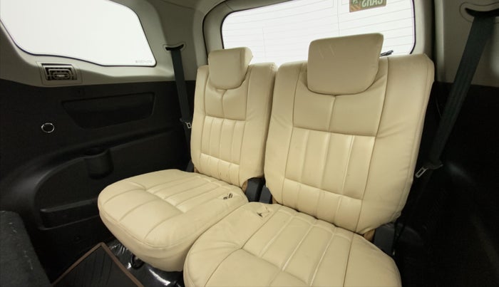 2018 Mahindra XUV500 W7, Diesel, Manual, 74,339 km, Third Seat Row ( optional )