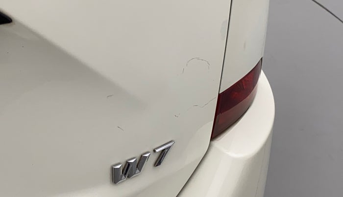 2018 Mahindra XUV500 W7, Diesel, Manual, 74,339 km, Dicky (Boot door) - Minor scratches