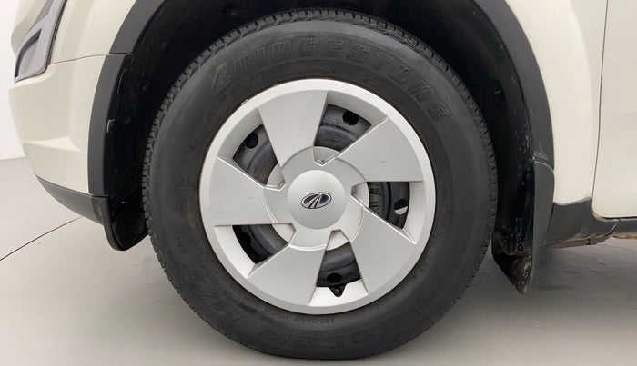 2018 Mahindra XUV500 W7, Diesel, Manual, 74,339 km, Left Front Wheel