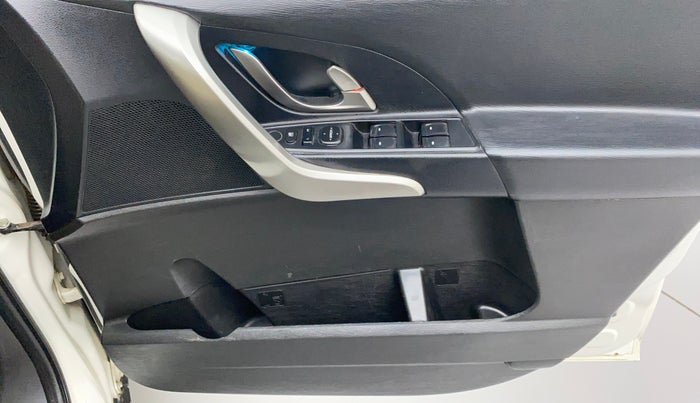 2018 Mahindra XUV500 W7, Diesel, Manual, 74,339 km, Driver Side Door Panels Control