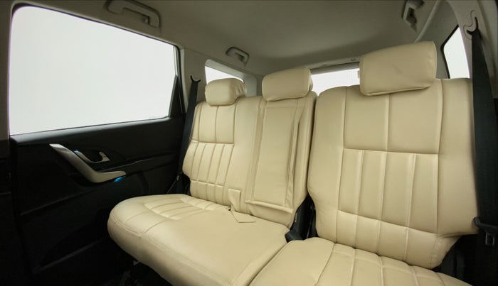 2018 Mahindra XUV500 W7, Diesel, Manual, 74,339 km, Right Side Rear Door Cabin