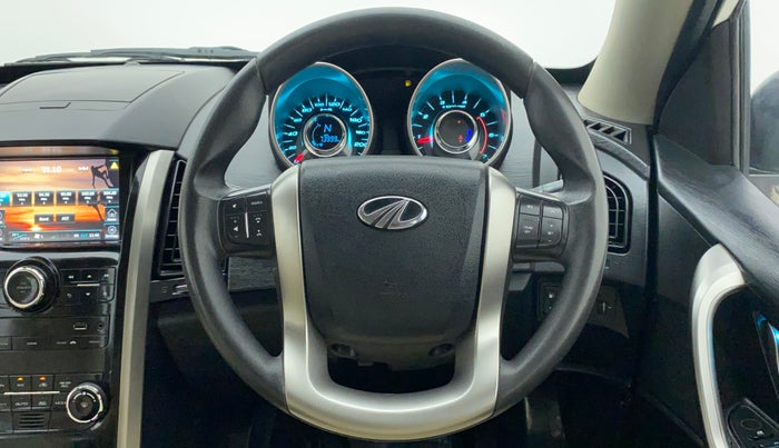 2018 Mahindra XUV500 W7, Diesel, Manual, 74,339 km, Steering Wheel Close Up