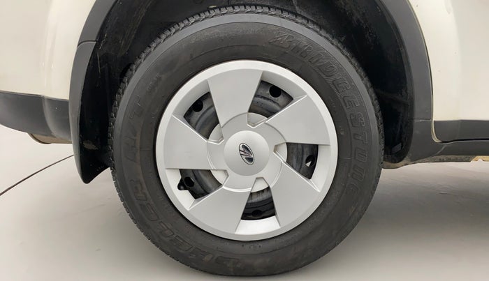 2018 Mahindra XUV500 W7, Diesel, Manual, 74,339 km, Right Rear Wheel