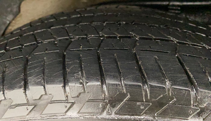 2018 Mahindra XUV500 W7, Diesel, Manual, 74,339 km, Left Rear Tyre Tread