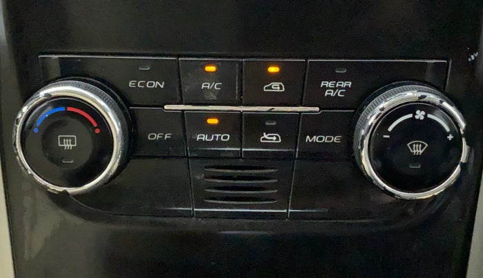 2018 Mahindra XUV500 W7, Diesel, Manual, 74,339 km, Automatic Climate Control