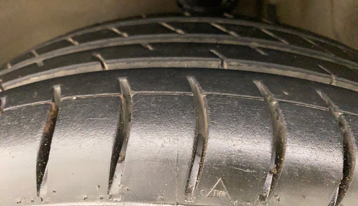 2011 Maruti Zen Estilo LXI, Petrol, Manual, 48,837 km, Left Front Tyre Tread