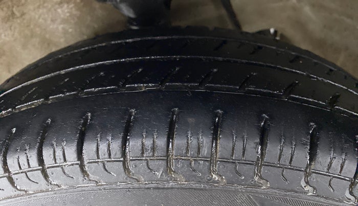 2019 Maruti Alto 800 LXI, Petrol, Manual, 24,900 km, Left Front Tyre Tread