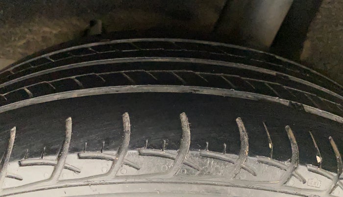 2017 Maruti Baleno DELTA PETROL 1.2, Petrol, Manual, 50,278 km, Left Rear Tyre Tread