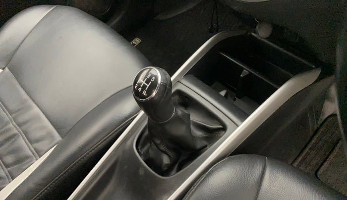 2017 Maruti Baleno DELTA PETROL 1.2, Petrol, Manual, 50,278 km, Gear lever - Boot Cover minor damage