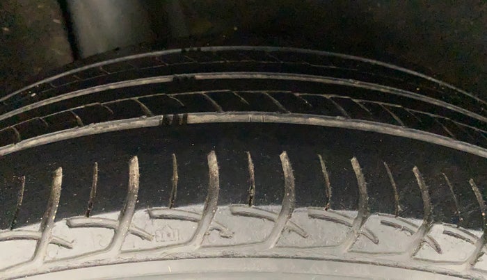 2017 Maruti Baleno DELTA PETROL 1.2, Petrol, Manual, 50,278 km, Right Rear Tyre Tread