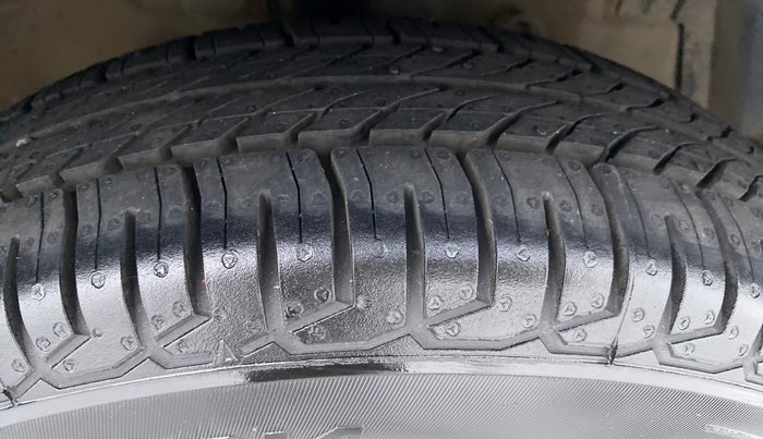 2014 Maruti Swift Dzire VXI 1.2 BS IV, Petrol, Manual, 1,12,713 km, Right Front Tyre Tread