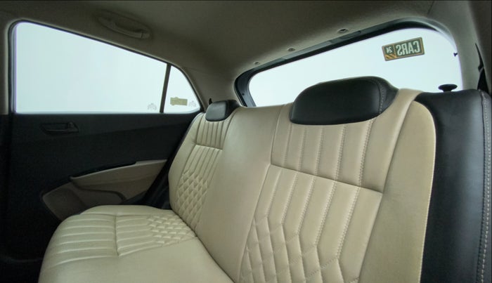 2016 Hyundai Grand i10 MAGNA AT 1.2 KAPPA VTVT, Petrol, Automatic, 36,608 km, Right Side Rear Door Cabin