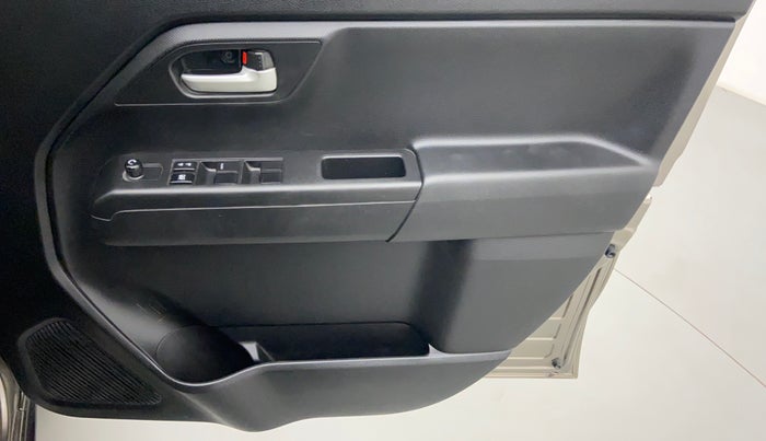 2019 Maruti New Wagon-R VXI 1.2 AMT, Petrol, Automatic, 28,624 km, Driver Side Door Panels Control
