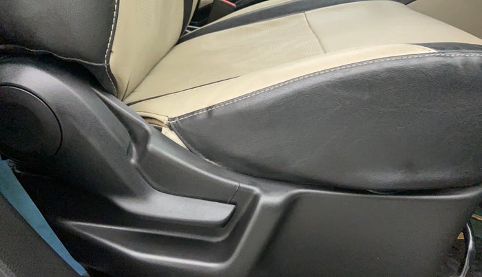 2019 Maruti New Wagon-R VXI 1.2 AMT, Petrol, Automatic, 28,624 km, Driver Side Adjustment Panel