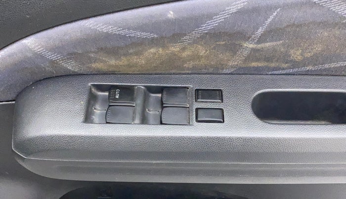 2011 Maruti Ritz VXI, Petrol, Manual, 1,08,669 km, Right front window switch / handle - Master window function not working