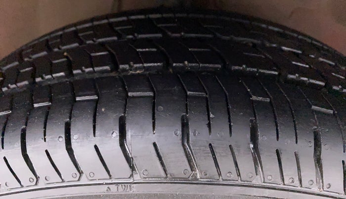 2012 Maruti Ritz ZXI, Petrol, Manual, 33,104 km, Right Front Tyre Tread