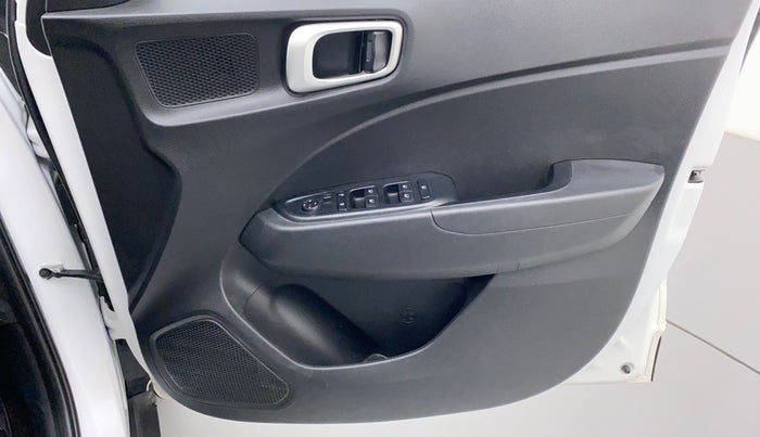 2020 Hyundai VENUE S MT 1.2 KAPPA, Petrol, Manual, 3,393 km, Driver Side Door Panels Controls