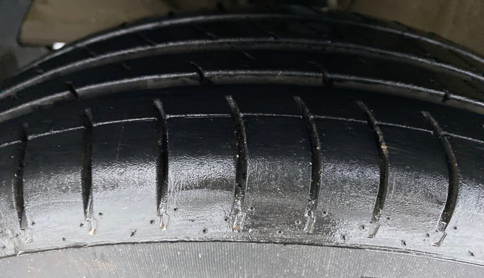 2019 Maruti Swift VXI D, Petrol, Manual, 46,575 km, Left Front Tyre Tread