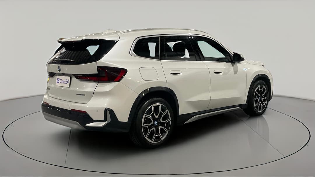 2024 BMW Ix1 Edrive20 Xline, Automatic, 21367 km, Right Back Diagonal (45- Degree) View
