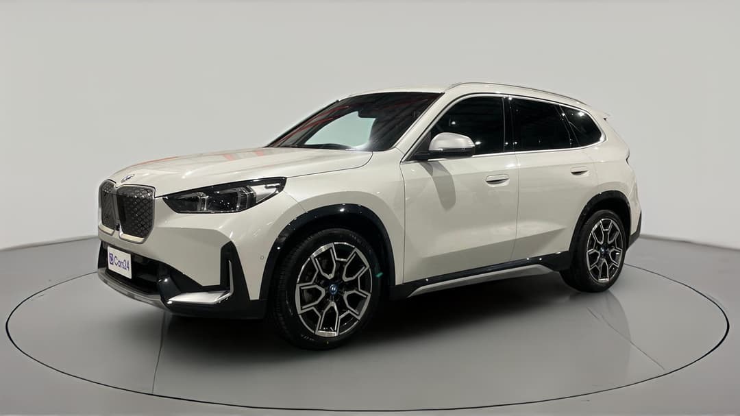 2024 BMW Ix1 Edrive20 Xline, Automatic, 21367 km, Left Front Diagonal (45- Degree) View