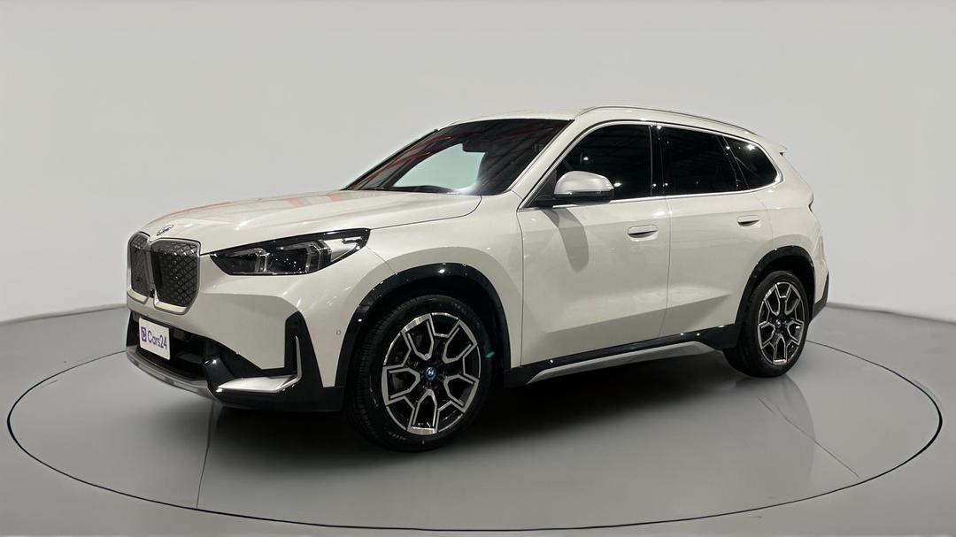 2024 BMW Ix1 Edrive20 Xline, Automatic, 21367 km, Left Front Diagonal (45- Degree) View