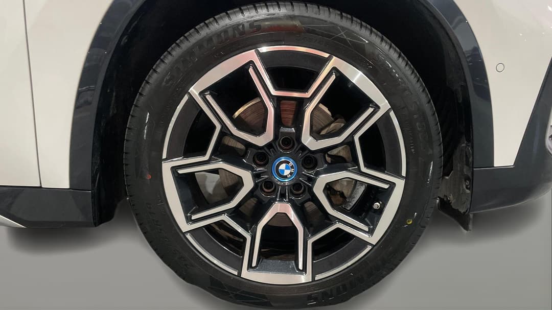 2024 BMW Ix1 Edrive20 Xline, Automatic, 21367 km, Right Front Wheel
