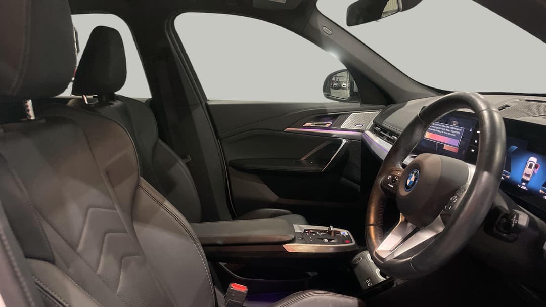 2024 BMW Ix1 Edrive20 Xline, Automatic, 21367 km, Right Side Front Door Cabin View