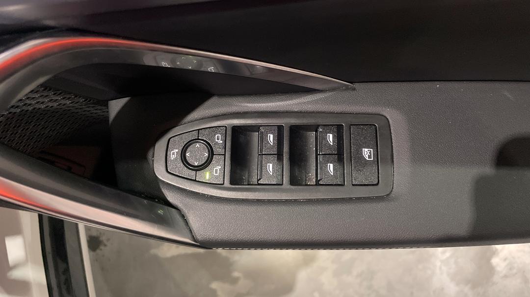 2024 BMW Ix1 Edrive20 Xline, Automatic, 21367 km, Drivers Side Door Panel Controls