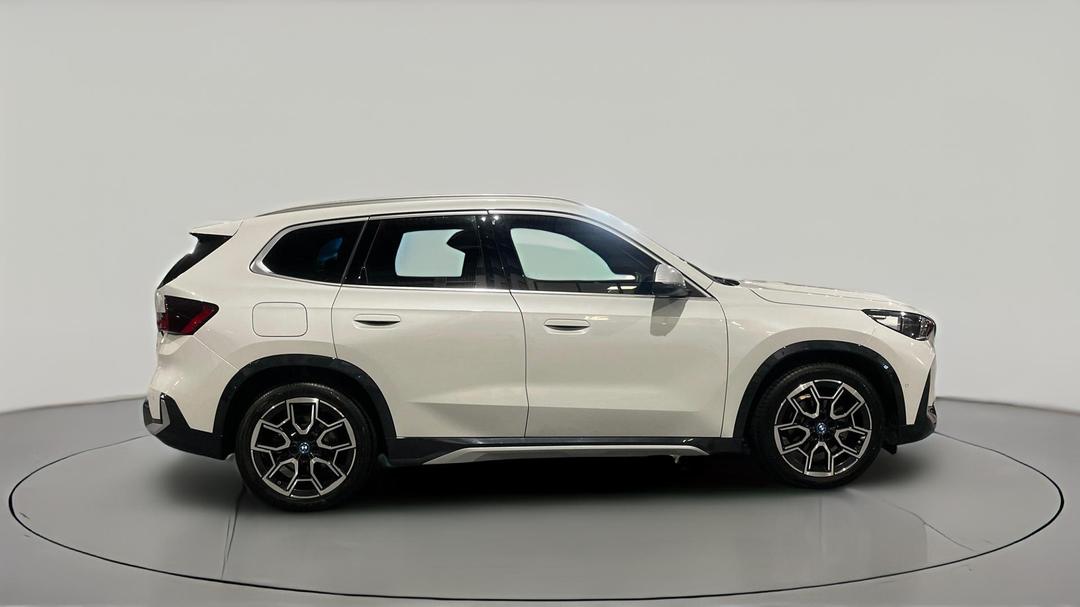 2024 BMW Ix1 Edrive20 Xline, Automatic, 21367 km, Right Side View