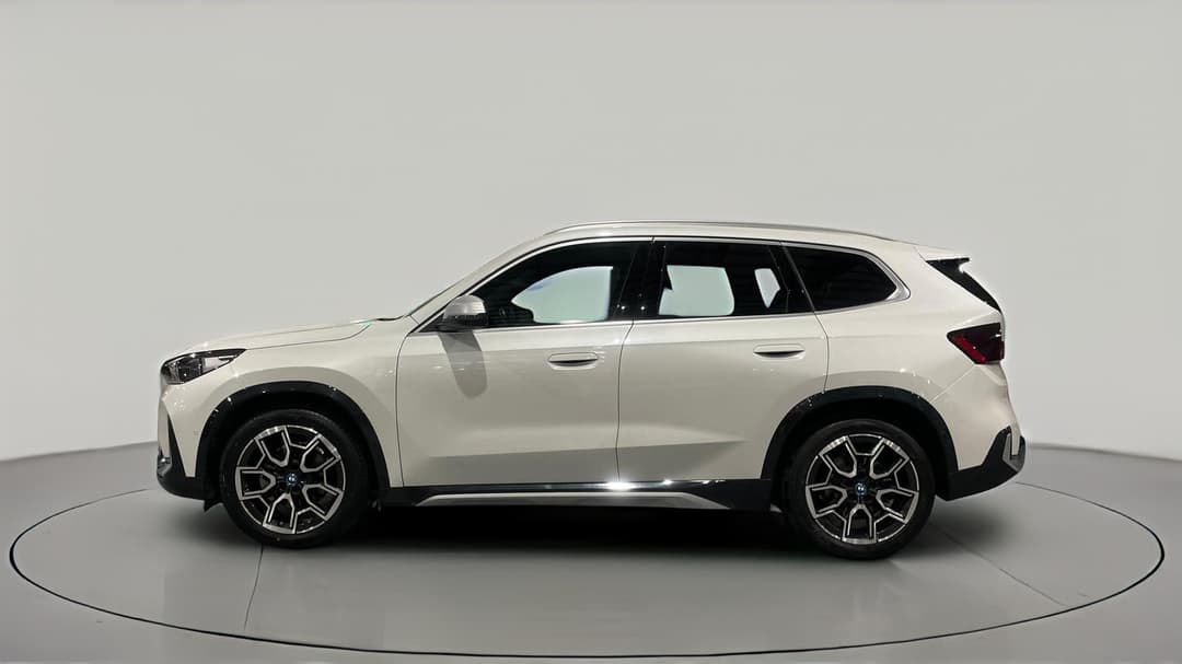 2024 BMW Ix1 Edrive20 Xline, Automatic, 21367 km, Left Side View