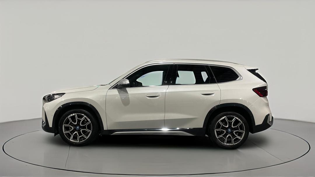 2024 BMW Ix1 Edrive20 Xline, Automatic, 21367 km, Left Side View