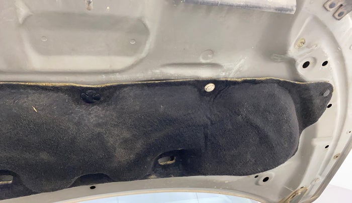 2018 Honda BR-V 1.5L I- DTEC VX, Diesel, Manual, 1,16,052 km, Bonnet (hood) - Insulation cover has minor damage