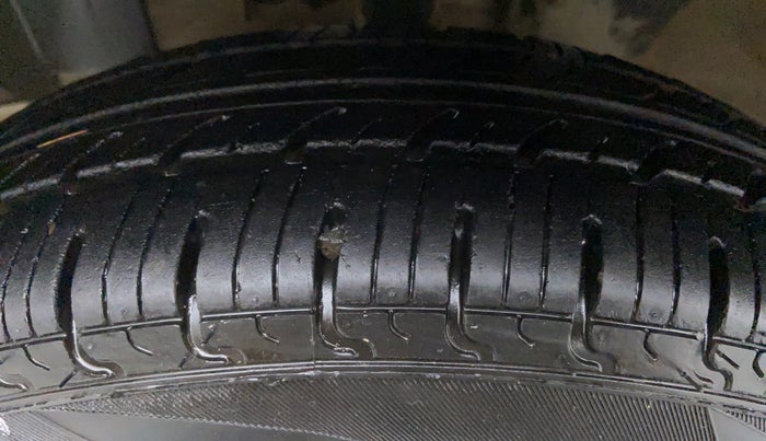 2017 Renault Kwid RXT, Petrol, Manual, 39,487 km, Left Front Tyre Tread