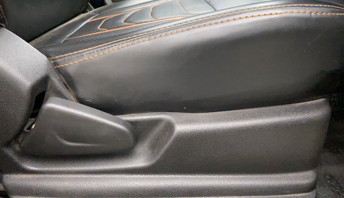 2017 Renault Kwid RXT, Petrol, Manual, 39,487 km, Driver Side Adjustment Panel