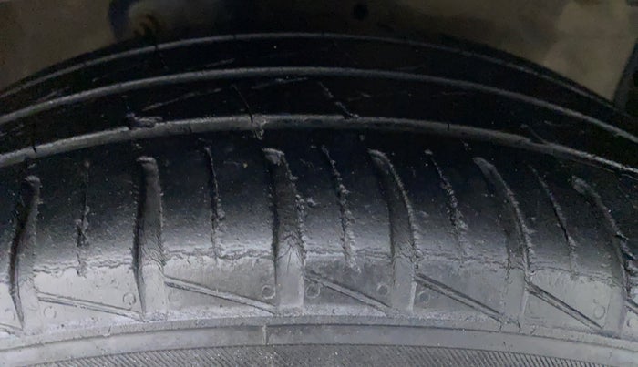 2015 Maruti Celerio VXI CNG D, CNG, Manual, 97,080 km, Right Front Tyre Tread