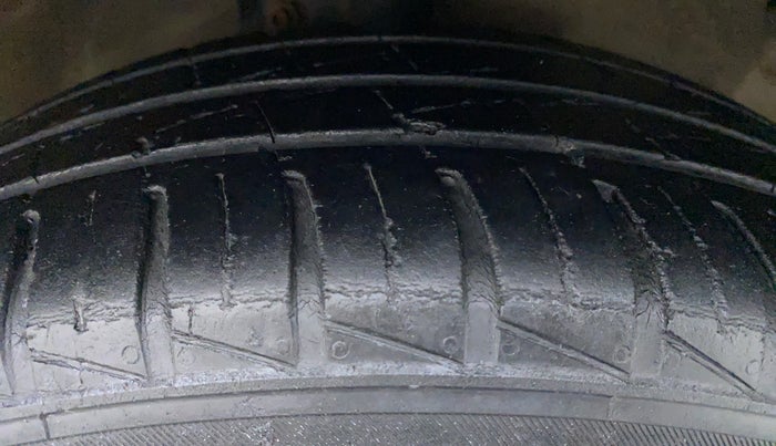 2015 Maruti Celerio VXI CNG D, CNG, Manual, 97,080 km, Right Rear Tyre Tread