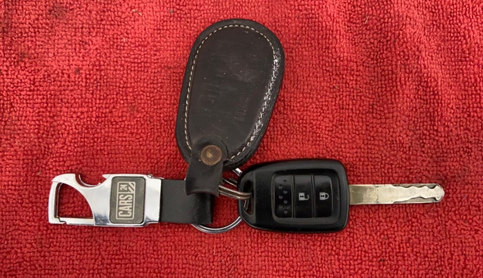 2014 Honda City V MT PETROL, CNG, Manual, 91,117 km, Key Close Up