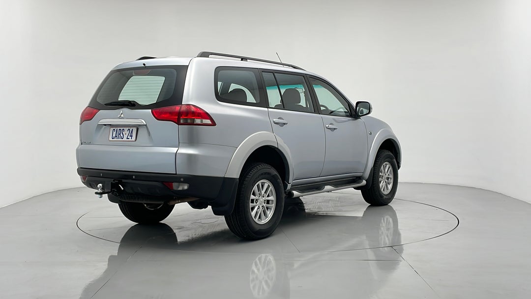 Right Back Diagonal (45- Degree) View