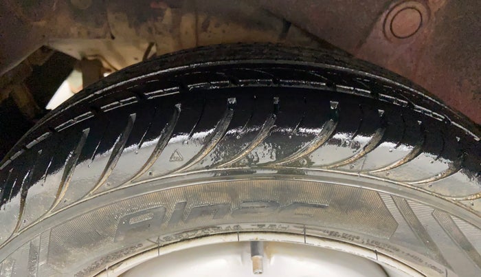 2011 Hyundai Santro Xing GL PLUS, Petrol, Manual, 1,02,743 km, Right Rear Tyre Tread