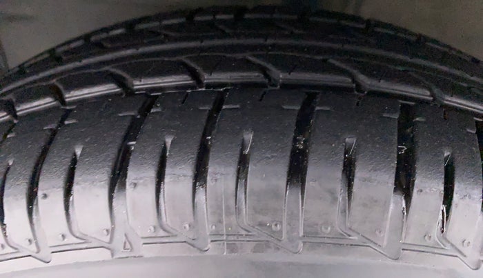 2011 Toyota Etios G, Petrol, Manual, 29,047 km, Left Front Tyre Tread