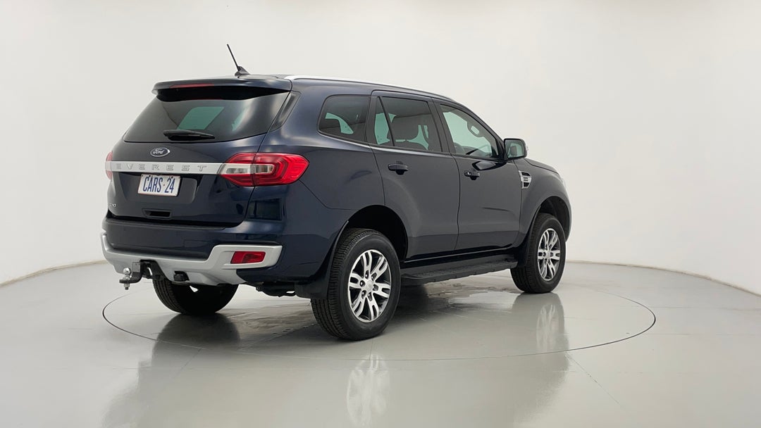 Right Back Diagonal (45- Degree) View