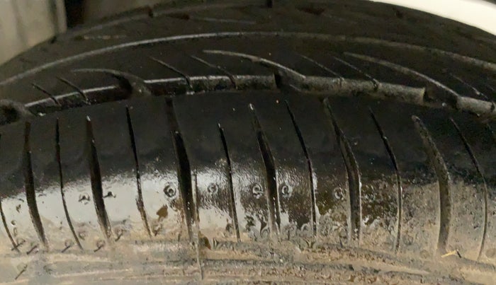 2014 Maruti Alto 800 LXI, Petrol, Manual, 64,561 km, Left Rear Tyre Tread