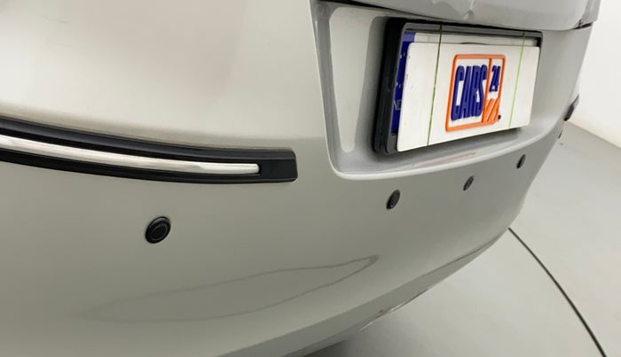 2014 Maruti Swift ZXI, Petrol, Manual, 1,37,801 km, Infotainment system - Parking sensor not working